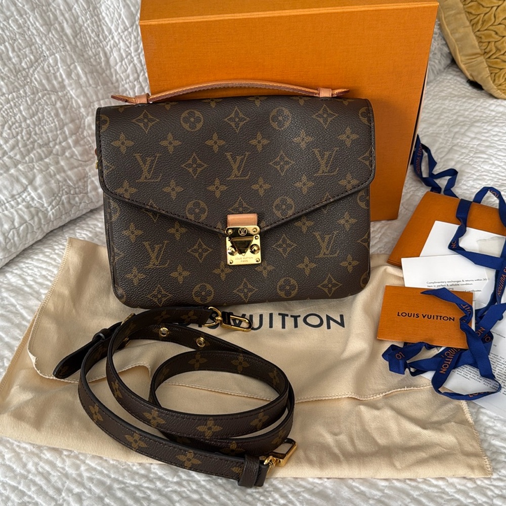 Louis Vuitton Pochette Métis Monogram